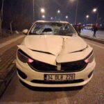 kamyonet calilik alana uctu carptigi bariyerler 2 otomobilin uzerine dustu 2e91ca5d4523