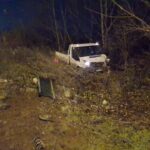 kamyonet calilik alana uctu carptigi bariyerler 2 otomobilin uzerine dustu 9c5eca436a40