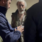 kardan yolu kapanan koyde tek basina kaldi kendisine ulasan ekiplere direndi 837131195494