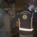 Kars'ta Metruk Binada 14 Afgan Kaçak Göçmen Yakalandı 3 karsta metruk binada saklanan 14 kacak gocmen yakalandi a990c92b04d4