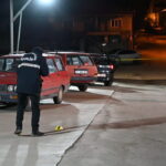 Kırıkkale'de Silahlı Kavga: Genç Adam Kazara Yeğenini ve Kendini Yaraladı 3 kirikkalede cikan silahli kavgada once yegenini sonra kendisini yaraladi 4f4b62f3863c