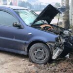 kontrolden cikan otomobil once kaldirima ardindan agaca carpti 2 yarali b7235b5deb3d