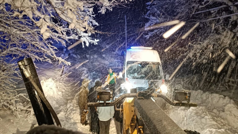 Malatya’da Kar Yağışı Nedeniyle Mahsur Kalan Vatandaşlar Kurtarıldı