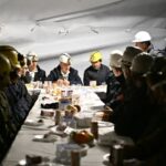 manisa valisi ozkan yeni yila madencilerle yer altinda girdi 124bcd3956a5