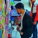 markette koklayarak begendikleri deodorantlari caldilar 71484433ccc9