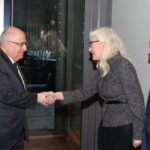 milli savunma bakani guler almanyada 2 7ee85d769ee6