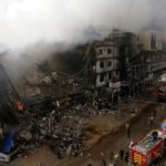 Pakistan'daki alışveriş merkezinde çıkan yangında can kaybı 14'e ulaştı 1 pakistandaki yanginda hayatini kaybedenlerin sayisi 14e yukseldi 13ef2e05fc42