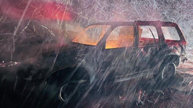 İnegöl’de Seyir Halindeki Cip Alev Alev Yandı, Yangın Kontrol Altına Alındı