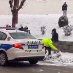 siirtte cocuklar ile trafik polisleri kar topu oynadi d0c938ff86cc