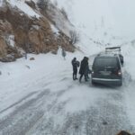 siirtte yollari kardan kapanan koylerde rahatsizlanan 2 kisiyi ekipler hastaneye ulastirdi 0b337cc0d3e2