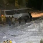 siirtte yollari kardan kapanan koylerde rahatsizlanan 2 kisiyi ekipler hastaneye ulastirdi 8f2ce5f7a00b