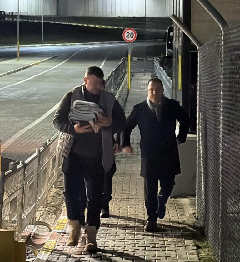 Avukat Rezan Epözdemir, Rüşvet Davasındaki Tahliye Kararıyla Cezaevinden Çıktı