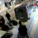 tartistigi musterisi ve arkadaslari tarafindan darbedildi o anlar kamerada 3e5245970c13