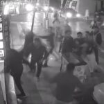 tartistigi musterisi ve arkadaslari tarafindan darbedildi o anlar kamerada 81be1e47a915