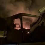 tirin dorsesindeki yanan hurdayi kurekle kar atarak sondurduler 5e327df26ce1