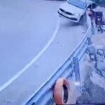 Virajlı yolda otomobilin bariyerlere çarptığı kaza kamerada 1 virajli yolda otomobilin bariyerlere carptigi kaza kamerada b0097fc8ecfe