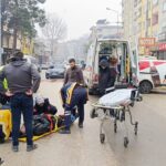 İnegöl'de Motosikletin Devrilmesiyle Yaşanan Kazada Yaralanan Sürücü Hastaneye Kaldırıldı 4 yola firlayan cocuga carpmamak icin ani manevra yapti motosikletten dusup yaralandi 088ed5c4056b