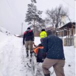 yolu kardan kapanan mahallede rahatsizlasan vatandas hastaneye ulastirildi f6cc375e07cc