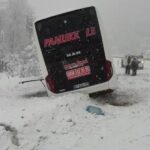 Kar Yağışı Nedeniyle Otobüs Kazası Manzara Çekerken Görüntülendi 1 zonguldak kar altinda 133 koy yolu kapali 2 5d06531272e8