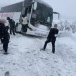Kar Yağışı Nedeniyle Otobüs Kazası Manzara Çekerken Görüntülendi 3 zonguldak kar altinda 133 koy yolu kapali 2 76d7ffe8cc13