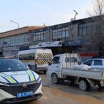 20 yildir is yerinin catisinda duran otomobili akan catiyi tamir etmek isteyince gordu fd10a0c2d5a3