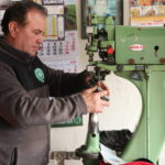 4 kizini zorlukla okutan ayakkabi tamircisi universitedeki kiz ogrencilerden ucret almiyor 6066f75adb19