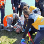 antalyada baski yapildigi ileri suren belediye iscisi bogacayina atladi 0dbae1a05462