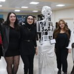 atiklarla unlu sanat eserlerinin rolyef ve heykelini yaptilar f4aa48d5bb92