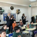 bakan yardimcisi yilmaz canakkalede ogrenciler ile bulustu 28568cf69b56