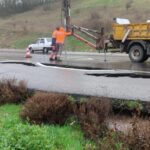 balikesirde asfalt yol saganak sonrasi coktu 3304cc57dee3