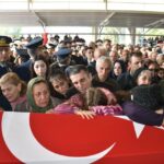 Balıkesir'de kaza kırıma uğrayan F-16 uçağının enkazı kaldırılıyor (7) 4 balikesirde kaza kirima ugrayan f 16 ucaginin enkazi kaldiriliyor 7 837af0c96c45