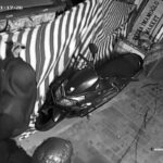 bisikletli 3 cocuk otomobillerin lastigini kesip marketlerden hirsizlik yapti 2fdd8e1cdcb0