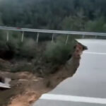 coken kara yolunda 10 metrelik cukur olustu ef1fa1762150