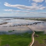 derenin tasmasi ile yollar ve tarim arazilerini su basti mahsur kalan surucu kurtarildi 2 251a18373d9b