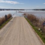 derenin tasmasi ile yollar ve tarim arazilerini su basti mahsur kalan surucu kurtarildi 2 ca193cd8d334