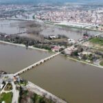 Edirne'de nehirlerin debileri düşüşe geçti, köprüler yaya trafiğine açıldı 1 edirnede nehirlerin debileri dususe gecti kopruler yaya trafigine acildi 2f2c0213f47e
