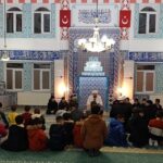 erzincanda camiye gelen cocuklara oyuncak hediye ettiler 6096a4a2aed3