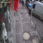 freni bosalan minibus yolcu minibusu ve yayaya ardindan da magaza duvarina carpti 2 yarali 3615779bea17