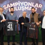 Gebze’de çifte şampiyonluk coşkusu 2 gebzede cifte sampiyonluk coskusu 26506899d24f