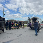 hafif ticari aracin carptigi midibus devrildi 7 kisi yaralandi kaza kamerada dd81b9030cd8