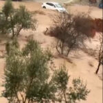 Hatay'da şiddetli sağanak sele neden oldu; araçlarında mahsur kalanlar iş makineleriyle kurtarıldı 3 hatayda siddetli saganak sele neden oldu araclarinda mahsur kalanlar is makineleriyle kurtarildi 571de9eb76b6