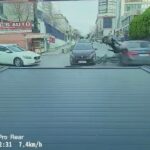 istanbul atasehirde caddede ilerleyen otomobil ara sokaktan cikan motosikletliye carpti 03f76bea73ba