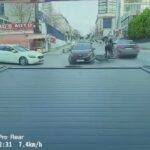 istanbul atasehirde caddede ilerleyen otomobil ara sokaktan cikan motosikletliye carpti 216f15e2ae25
