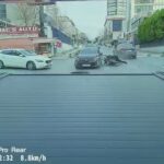 istanbul atasehirde caddede ilerleyen otomobil ara sokaktan cikan motosikletliye carpti d886a6865e71