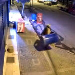 istanbul avcilarda varil hirsizligi kamerada ec8c40a3c1ea