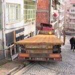 istanbul besiktasta yokustan kayan tir binanin duvarina carparak durabildi dea63ab53a56