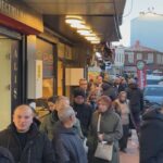 istanbul beyoglunda ilk iftar oncesi pide kuyrugu 5f12f4598b18