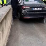 istanbul cekmekoyde giselerde beton bariyere carpan otomobilin surucusu yaralandi guvenlik kamerasi 9754bcd49cd2