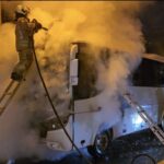 İstanbul-Kadıköy'de park halindeki midibüste çıkan yangın söndürüldü 1 istanbul kadikoyde park halindeki midibuste cikan yangin sonduruldu 0d8d3de30031