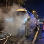 İstanbul-Kadıköy'de park halindeki midibüste çıkan yangın söndürüldü 2 istanbul kadikoyde park halindeki midibuste cikan yangin sonduruldu 9b98d20845f1